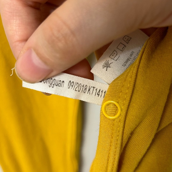 Kyte Retired Mustard Snap footie. From 2018. Size 12-18m - Picture 10 of 10